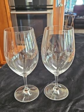 RIEDEL Vinum crystal wine glass w/ a large, tapered bowl